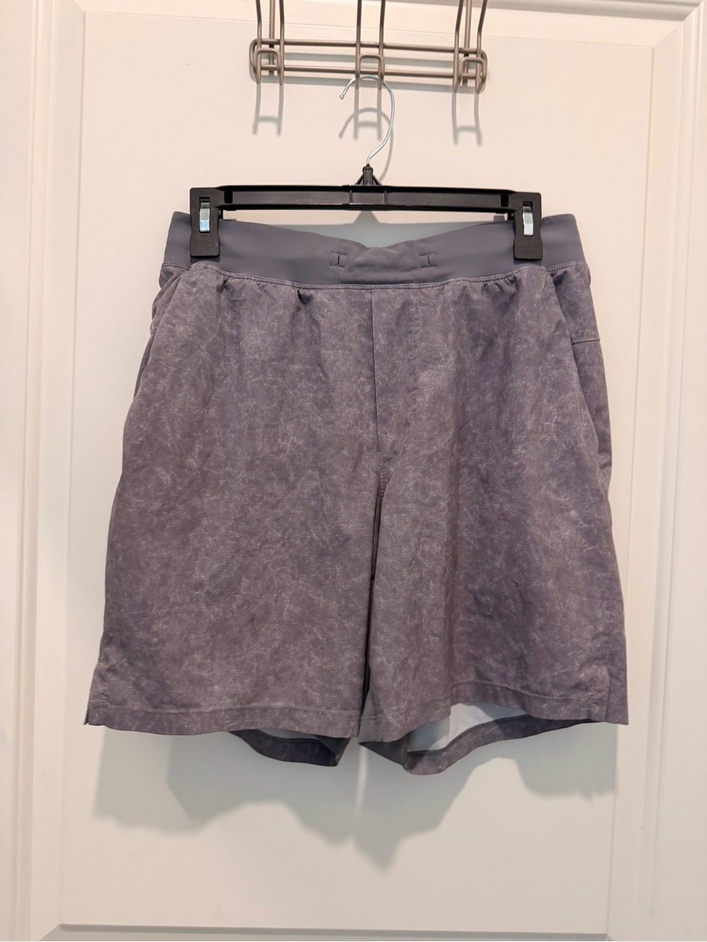 Lululemon T.H.E. Short 9"
Linerless Gravel Dust
Asphalt Gray Size M